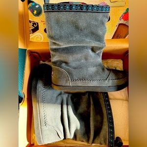 Skechers bobs 7 gray boots